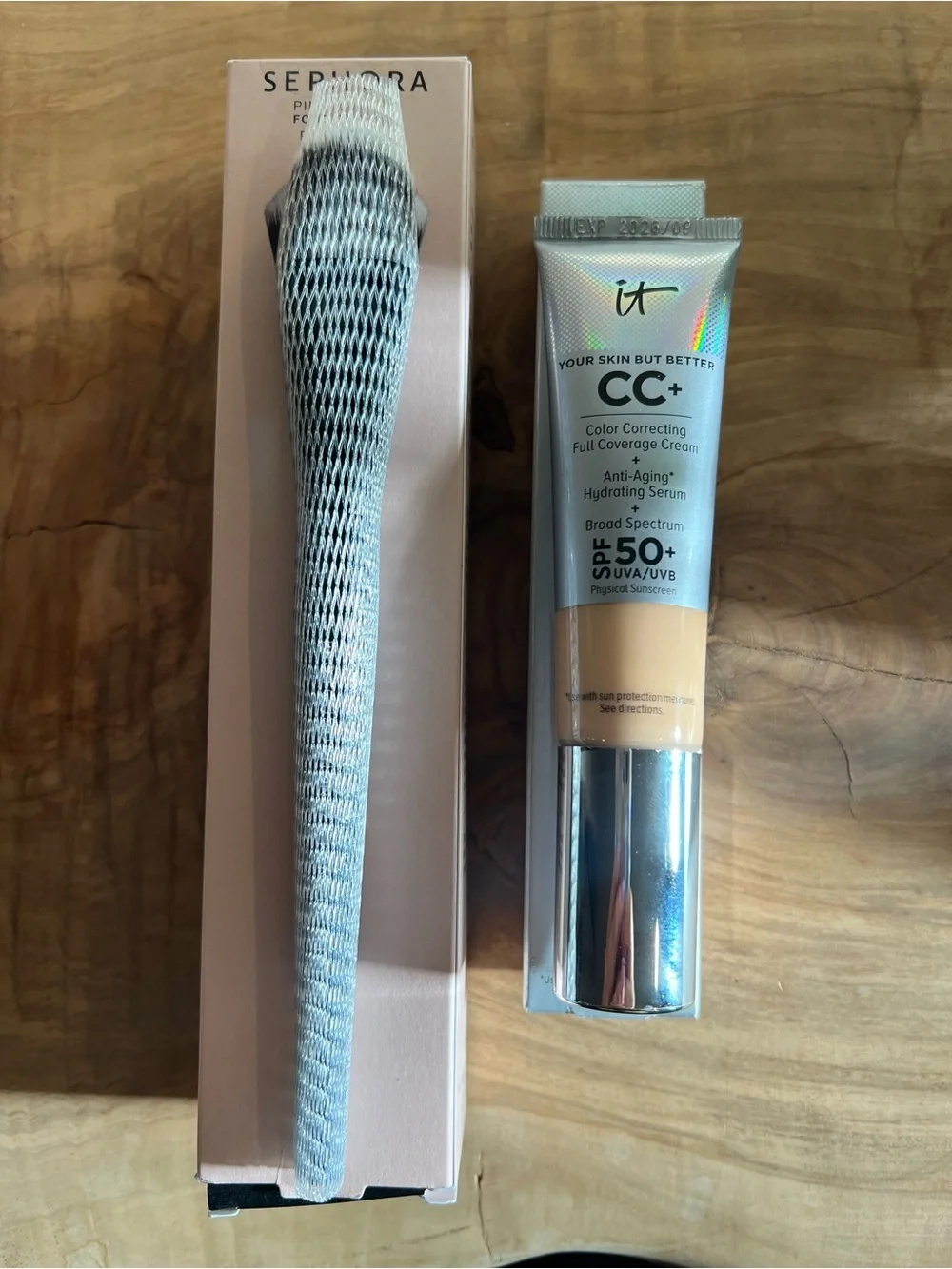 IT Cosmetics Light Medium CC+ Cream with Sephora Pro Foundation Brush 47